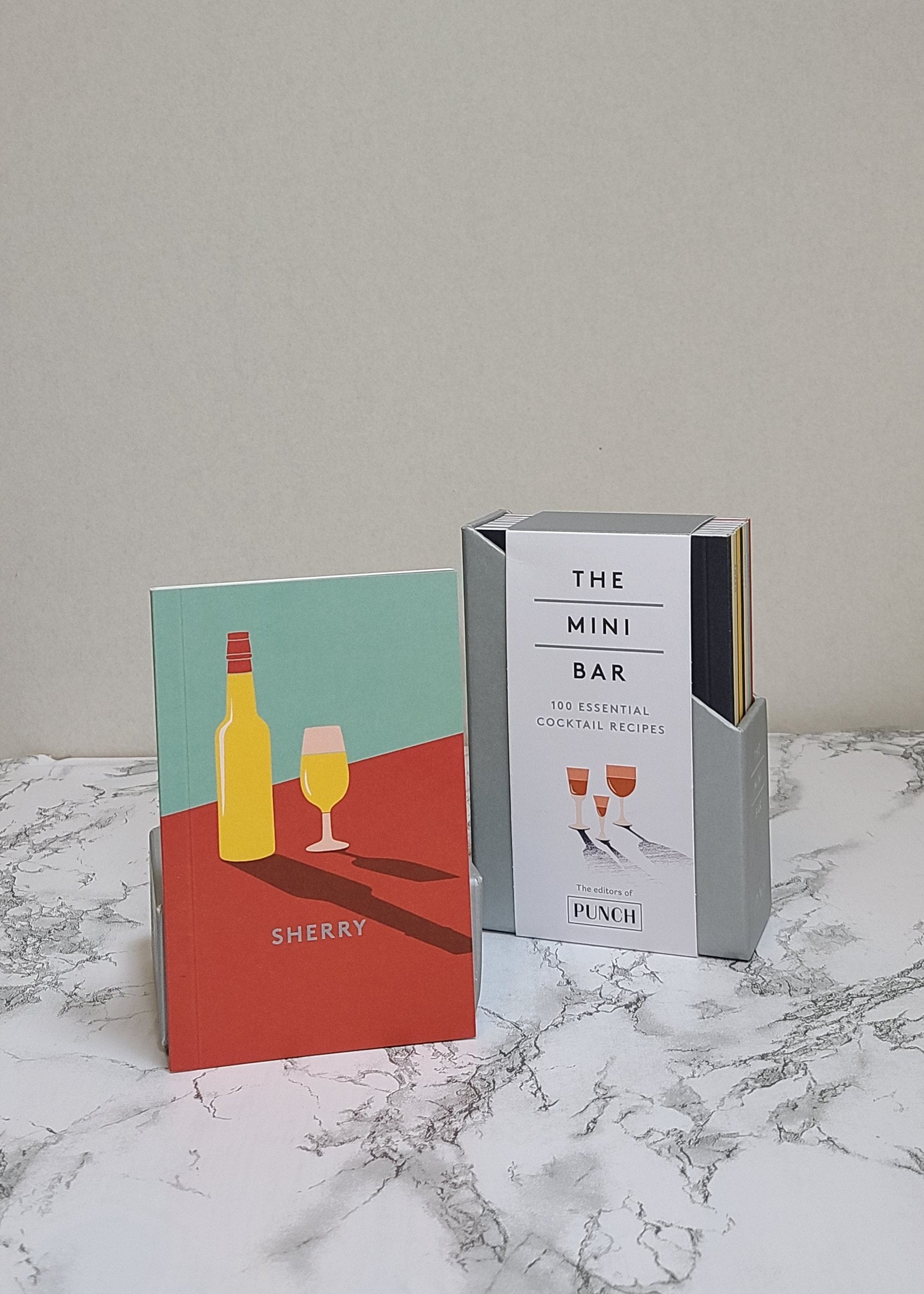 The Mini Bar: 100 Essential Cocktail Recipes; 8 Notebook Set [Book]